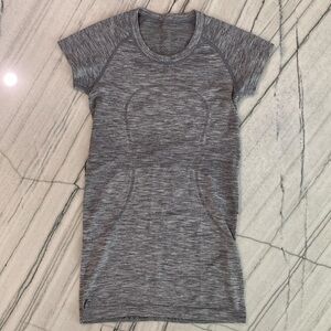 Ladies Lululemon Swiftly short sleeve shirt size 4